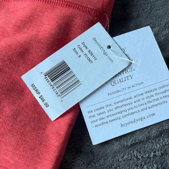 NWOT Beyond Yoga bike shorts coral pink - Picture 2 of 5